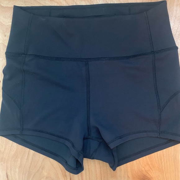 In Movement Shorts - Picture 2 of 3